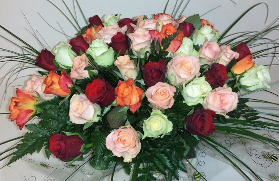 Bouquet de roses moyens boutons multicolores